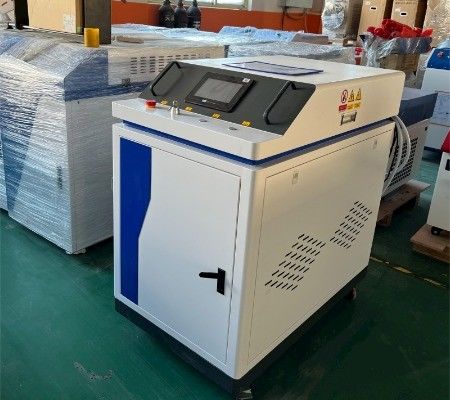 홈 2000w 3000w Au3tech 제어 시스템에 의해 금속 표면의 경직 표면 청소를 위한 펄스 섬유 레이저 청소 기계