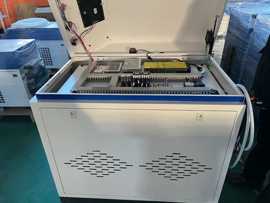 기계 정비점 1kw 1.5kw 2kw 금속 글자 폼 용접 수동 광섬유 레이저 용접 용접기 1064nm 파장