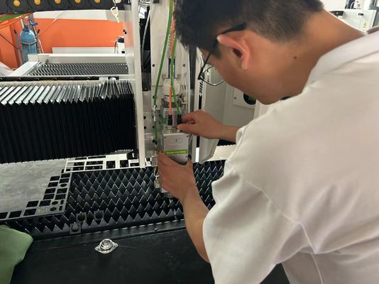 CYPCUT 제어 소프트웨어 건설 재료 상점 및 델타 서보 모터용 스테인리스 스틸 레이저 절단 기계 사용