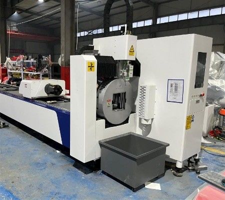 레이저 소스 재 위치는 정확도 0.03mm 자동 피더 CNC 레이저 파이프 절단 기계 작은 파이프